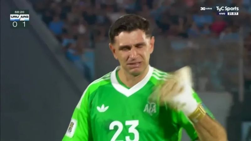 El golazo de Almada enloqueció a Dibu Martínez