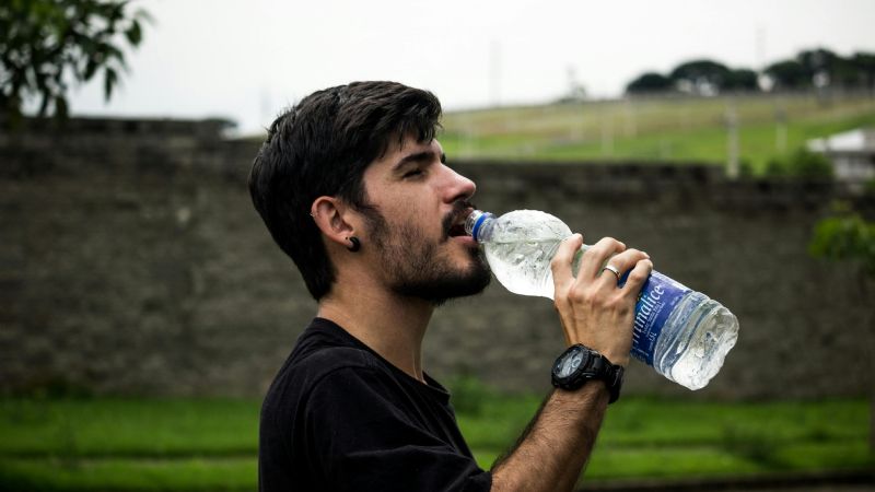 Tres empresarios irán a juicio por vender agua contaminada