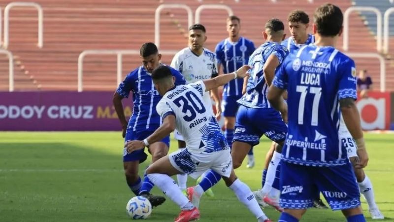 “El Tomba” y la “T”, a mano, con un 0 a 0