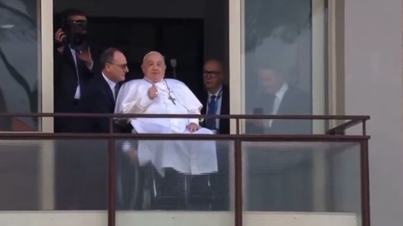 "¡Gracias a todos!": el papa Francisco fue dado de alta