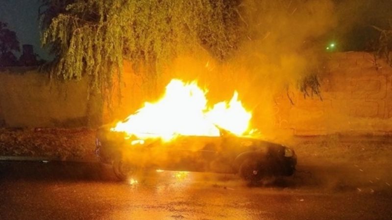 Voraz incendio de un automóvil