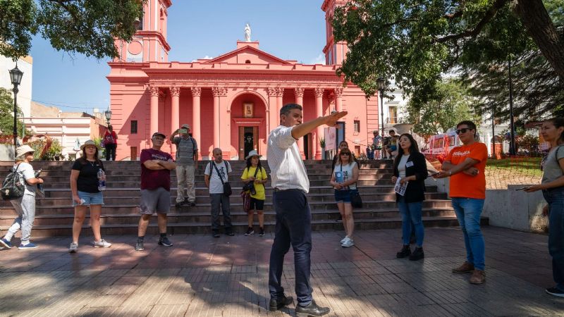 Catamarca misteriosa: relatos y leyendas de la plaza 25 de Mayo