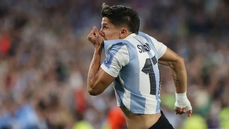 Argentina que ya estaba clasificado, goleó a Brasil