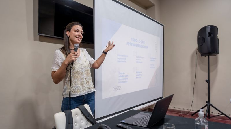 Capacitación sobre alimentación pre y post entrenamiento en deportes de equipo y fuerza