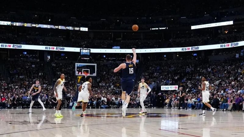 El impactante triple de Jokic en la NBA