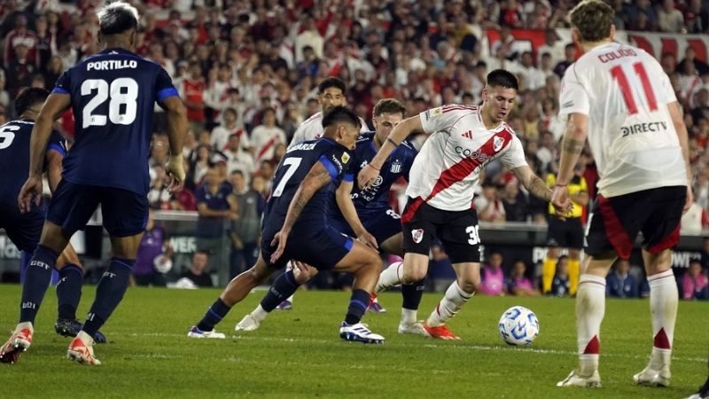 River y Talleres disputan la Supercopa Internacional