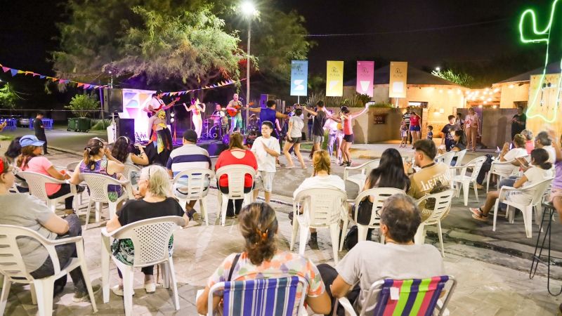 En todo el verano, los turistas en la Capital pernoctaron casi 4 noches