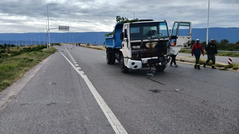 Chocaron dos camiones en la Circunvalación