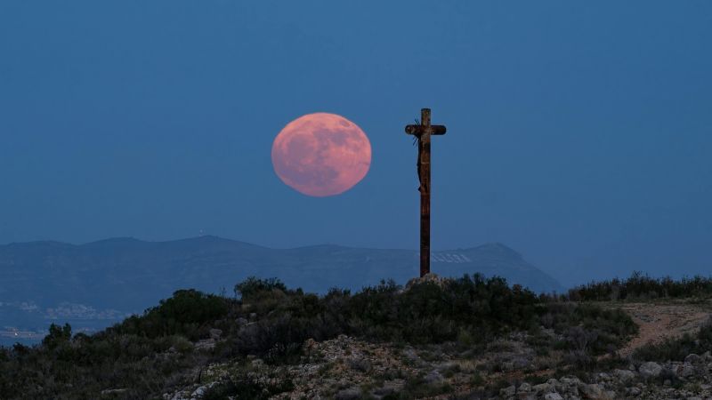 Se viene la Luna Rosa 2025: cuándo mirarla y por qué todos están hablando de ella
