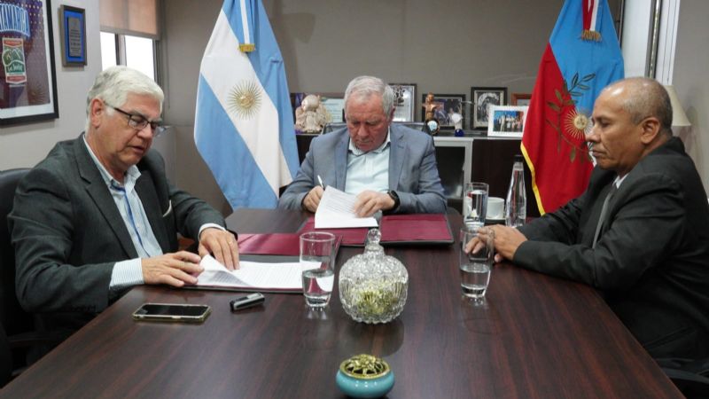 Firman un nuevo convenio de capacitación entre Senado y FASTA