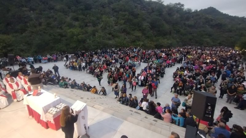 Una multitud de fieles peregrinó dando inicio a la Semana Santa