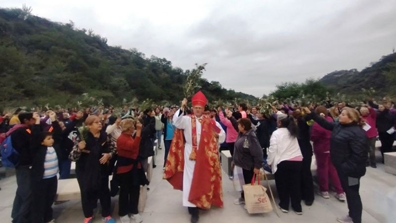 Una multitud de fieles peregrinó dando inicio a la Semana Santa