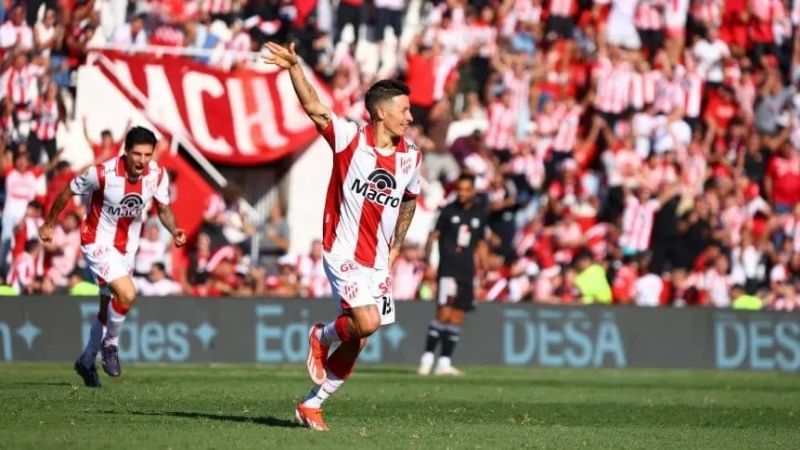 Lodico (2) y blooper de Arce en goleada de Instituto