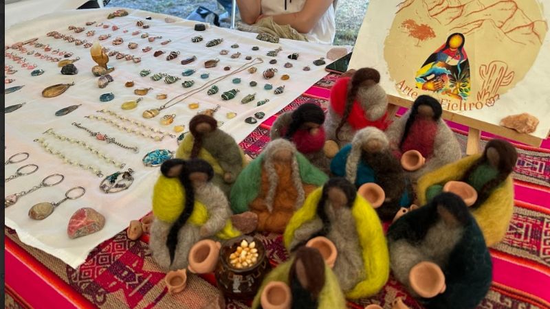 Feria, música, danza, talleres, merienda y peña en Casa de la Puna