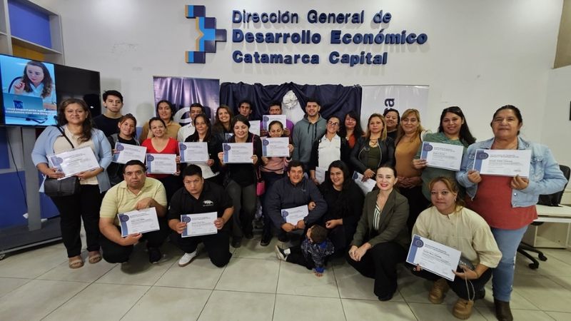 Entrega de certificados a 27 emprendedores y pequeñas empresas