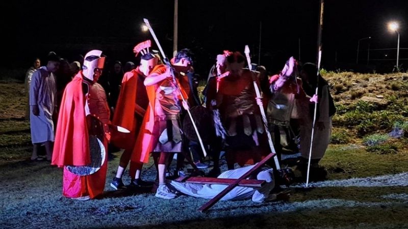 Emotivo Vía Crucis viviente en Recreo