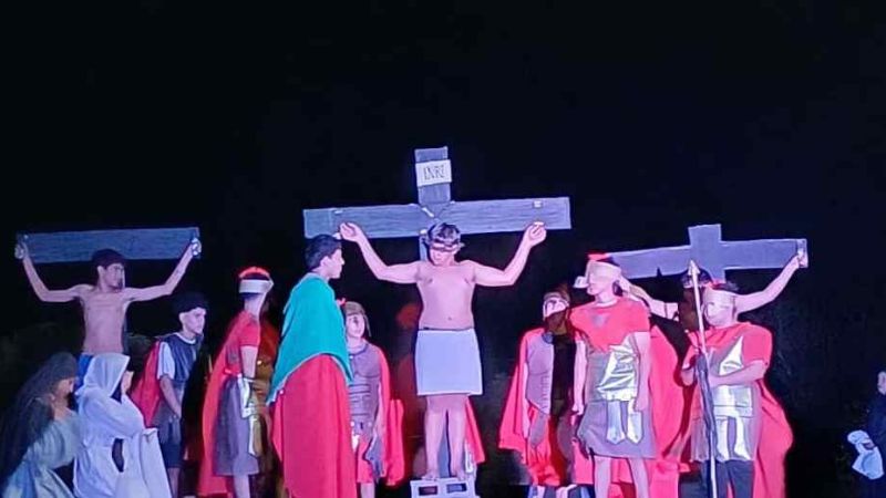 Emotivo Vía Crucis viviente en Recreo
