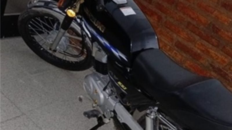 Le quitaron la moto por conducir temerariamente