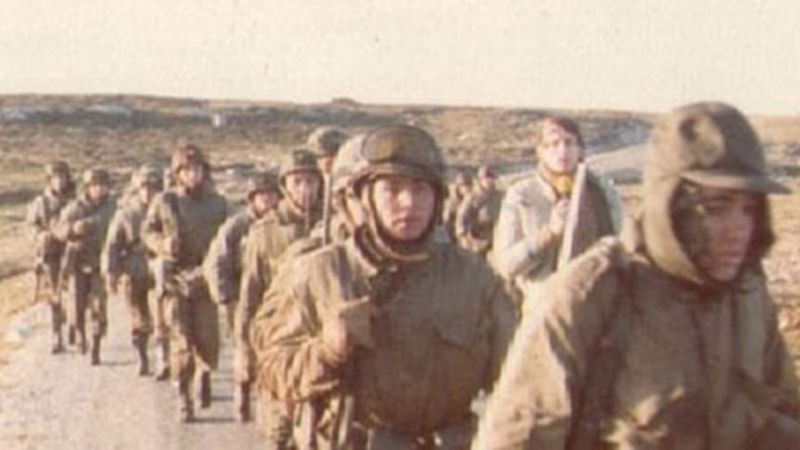 Milei asciende a Soldados Aspirantes de Malvinas a Subtenientes de Reserva