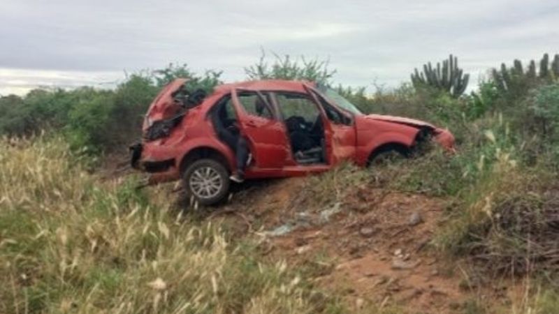 Tres heridos en un vuelco en La Paz
