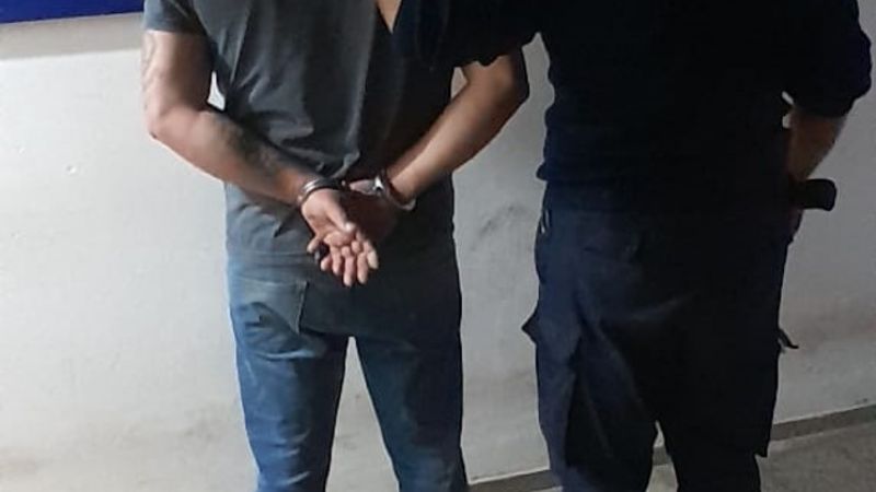 Amenazó con un arma blanca