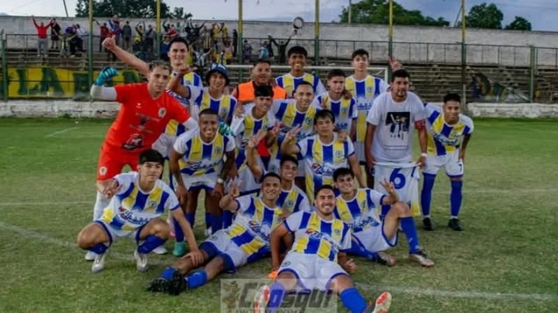Defe, Juve y V. Cubas miran desde arriba en la Capital