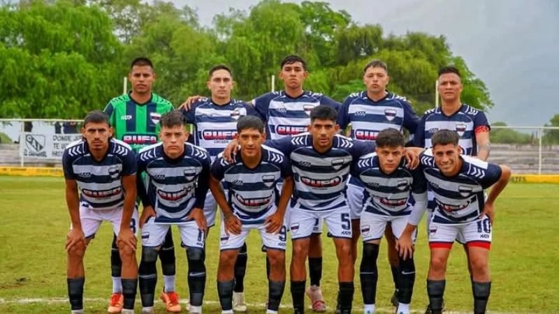 Defe, Juve y V. Cubas miran desde arriba en la Capital