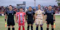 INICIO del juego entre Villa Cubas y Policial, ante un estadio 