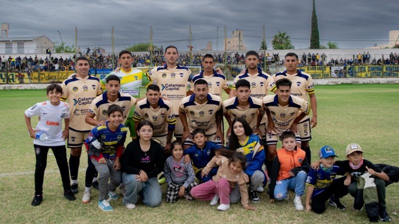 Defe, Juve y V. Cubas miran desde arriba en la Capital