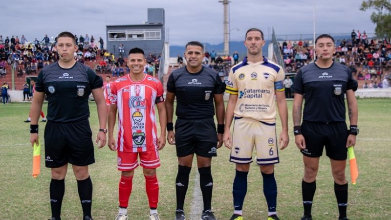 Defe, Juve y V. Cubas miran desde arriba en la Capital