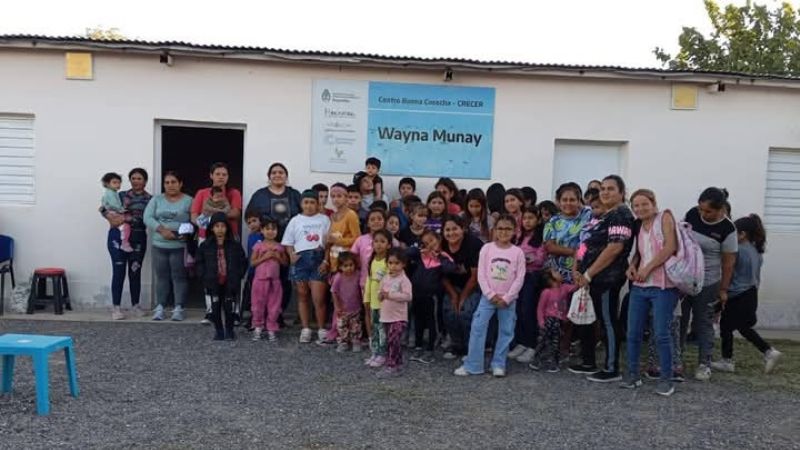 Una tarde mágica en el Centro Crecer: niños disfrutaron de una película y un delicioso chocolate