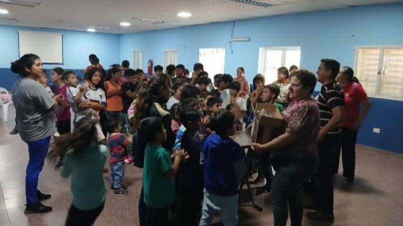 Una tarde mágica en el Centro Crecer: niños disfrutaron de una película y un delicioso chocolate