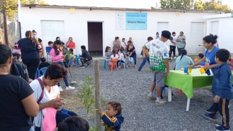 Una tarde mágica en el Centro Crecer: niños disfrutaron de una película y un delicioso chocolate
