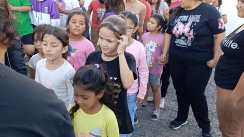 Una tarde mágica en el Centro Crecer: niños disfrutaron de una película y un delicioso chocolate