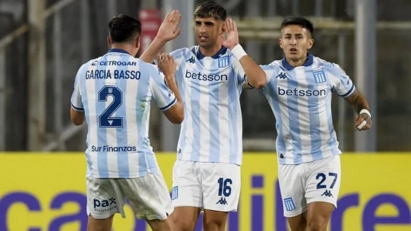 Racing rescató un empate y lidera su grupo