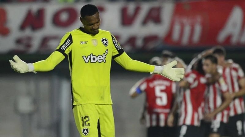 “Bloopper” del arquero de Botafogo y ganó el “Pincha”