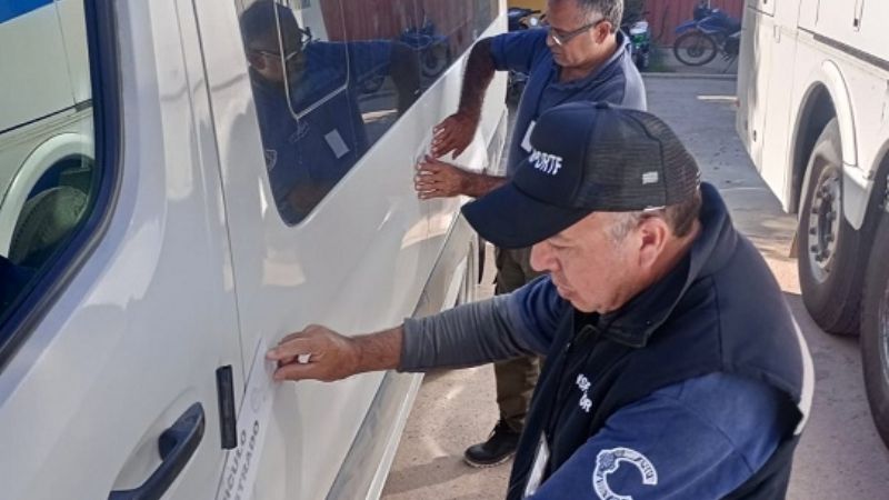 Secuestran combi que realizaba transporte de pasajeros ilegal en El Eje