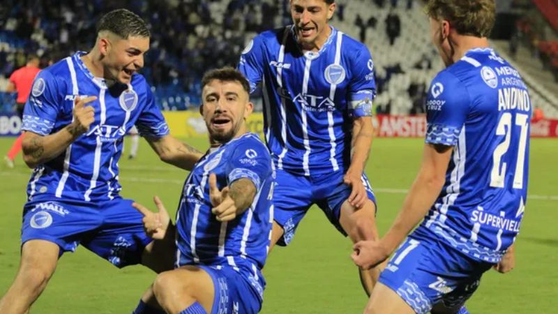 Godoy Cruz empató con Gremio y también “manda”