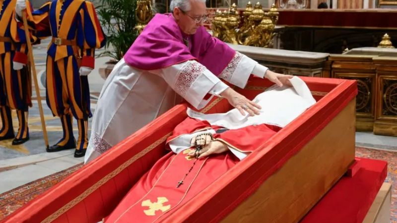 Cerraron el féretro del Papa Francisco