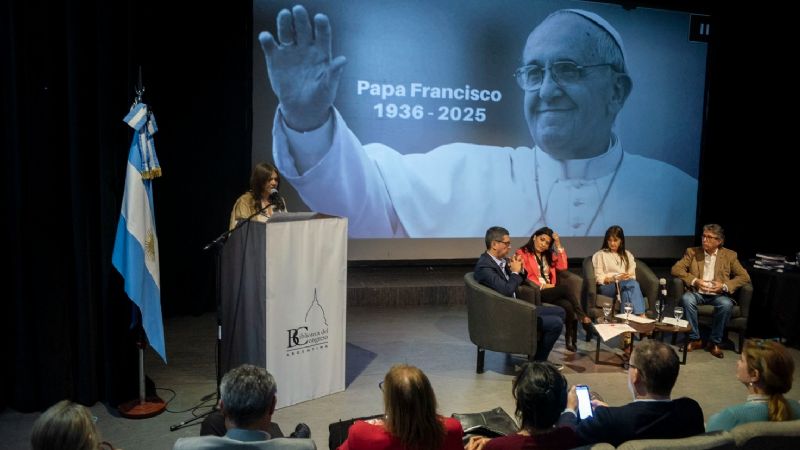 Presentaron en el Senado el Libro de Oro del Bicentenario de Catamarca