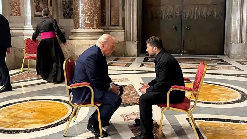 Trump y Zelensky se reunieron en el Vaticano