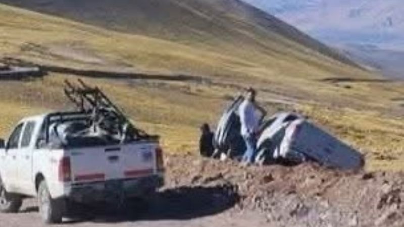 Volcó una camioneta con turistas en Tinogasta