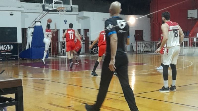 Red Star ganó y sigue vivo en el torneo