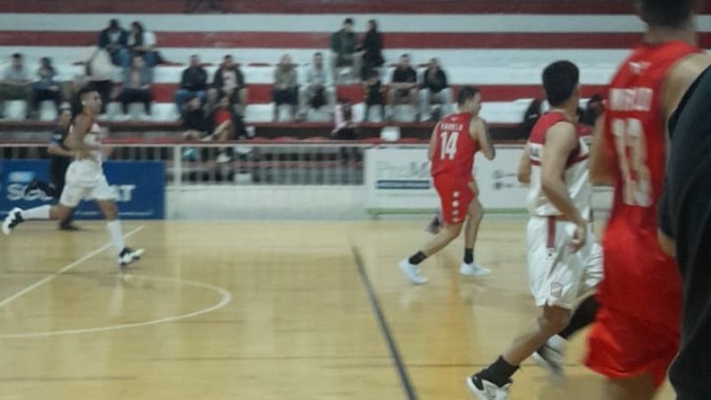 Red Star ganó y sigue vivo en el torneo