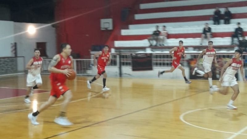 Red Star ganó y sigue vivo en el torneo