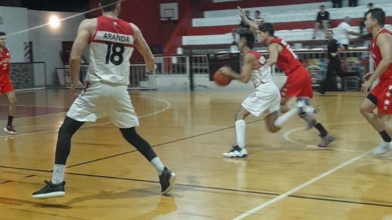 Red Star ganó y sigue vivo en el torneo
