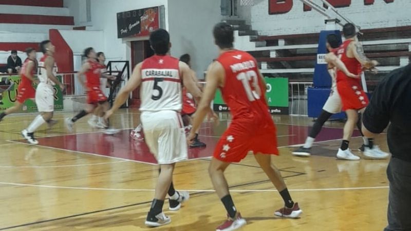 Red Star ganó y sigue vivo en el torneo