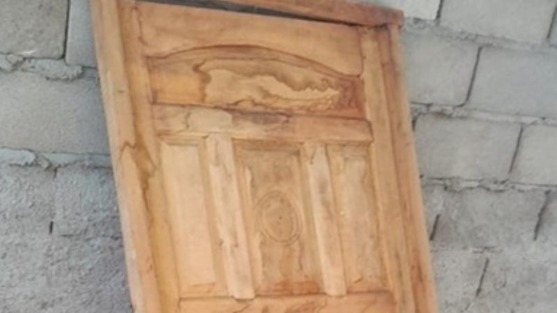 Recuperaron una puerta y un casco