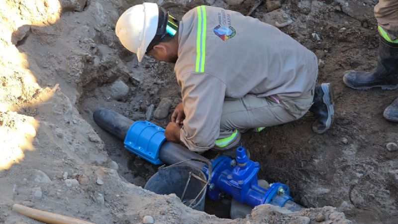 Aguas de Catamarca trabaja en la reparación de un caño