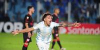 MATEO CORONEL grita desaforado su gol para el 1 a 0 de Atlético Tucumán sobre Instituto de Córdoba.